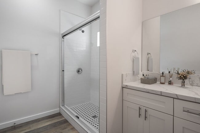 Building Photo - 5290 Manhasset Dr