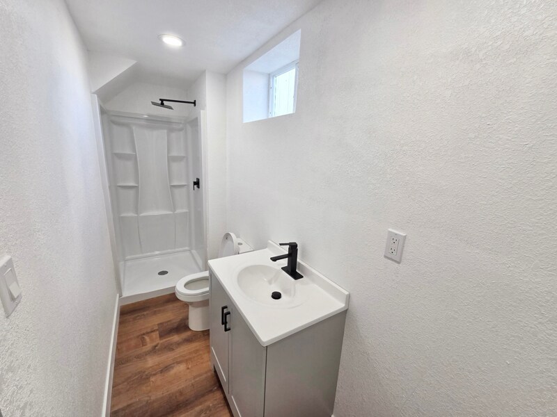 Building Photo - 433 E Bridge St