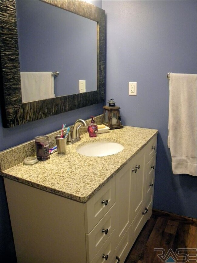 Building Photo - 4400 S Marion Rd