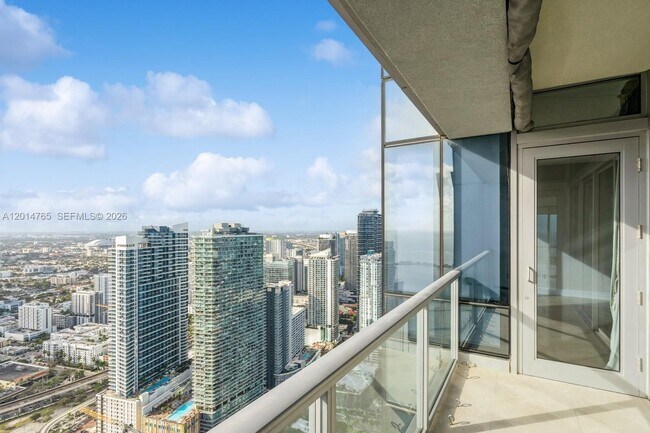Building Photo - 1425 Brickell Ave