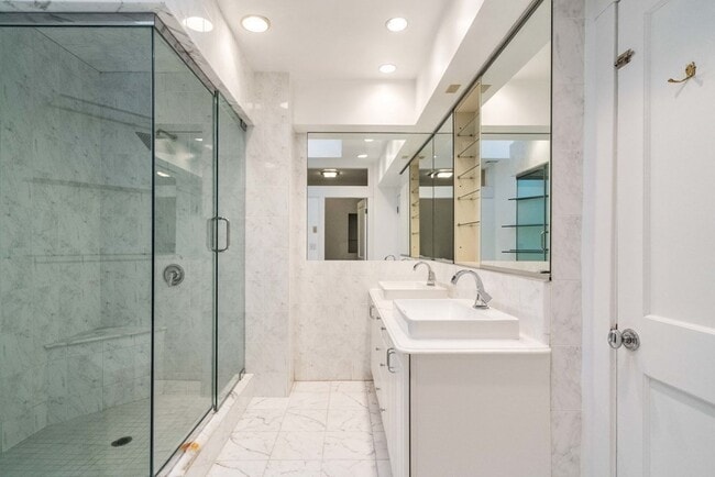 Building Photo - 12 Summit Rd