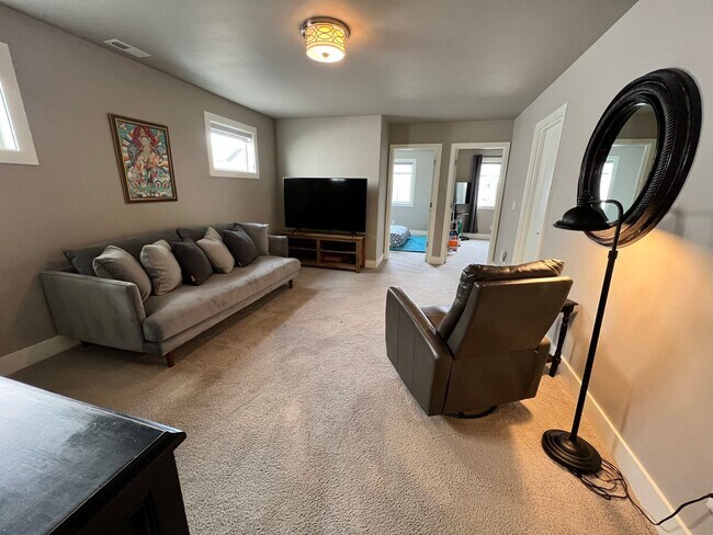 Building Photo - 3 bedroom 2.5 bath home in The Bridges, wi...