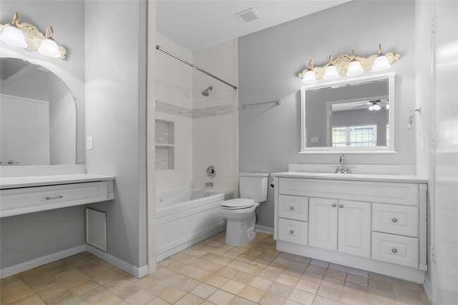 Building Photo - 3800 Tanglewilde St