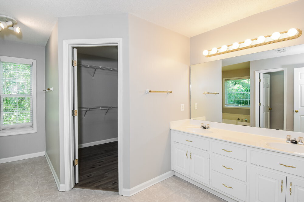 Building Photo - 301 Saddlewood Dr