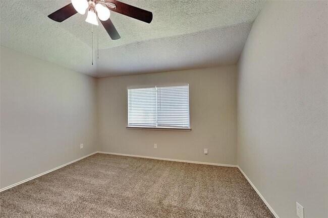 Building Photo - 9606 Yearling Cir