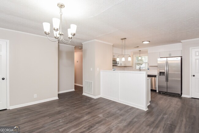 Building Photo - 19 Sioux Rd NE