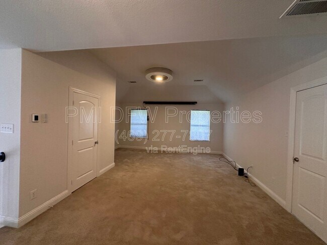 Building Photo - 2610 Meadow Ridge Dr