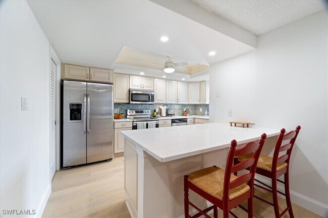 Building Photo - 955 Palm View Dr