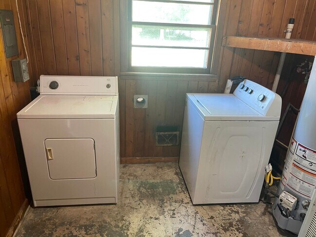 Building Photo - 100 Lane