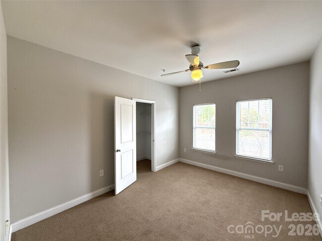 Building Photo - 534 Oakland Ave