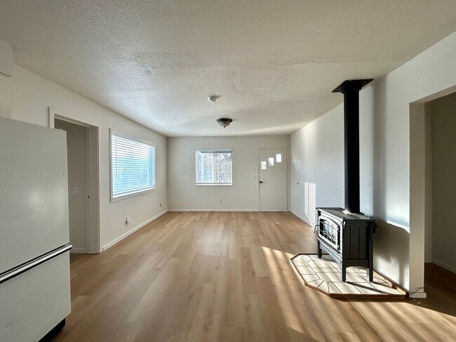 Building Photo - Relaxed Living in West Ellensburg