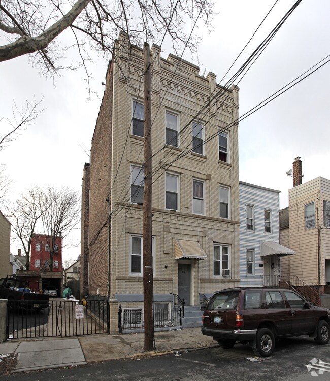 Building Photo - 149 WEBSTER Ave