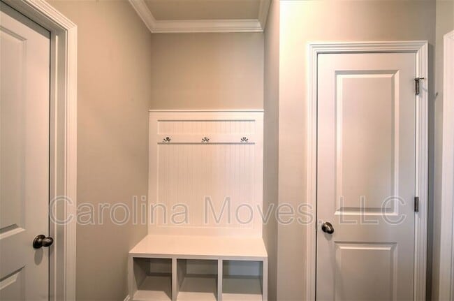 Building Photo - 572 Yellow Fox Rd