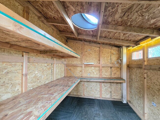 Building Photo - Spacious Home in Lake Stevens Available Now!  Pet Friendly