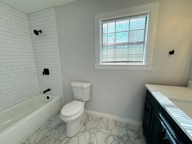 Building Photo - 5-Bedroom Home for Rent in Temple - *Save $255/Month!*