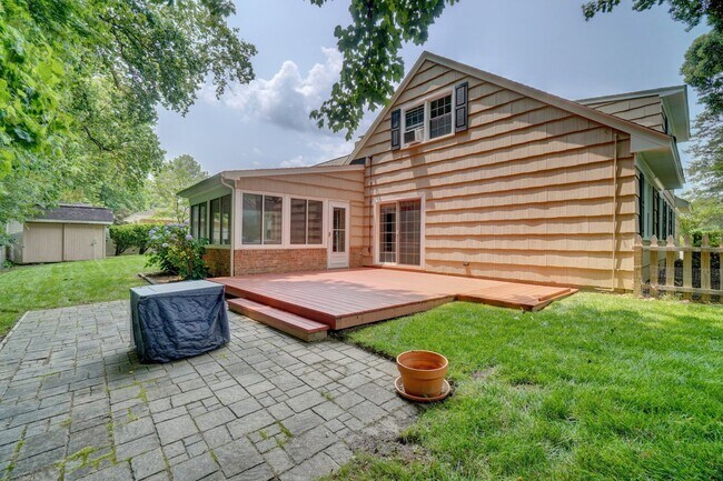 Building Photo - Fabulous 4-Bedroom Great Neck Home Ready 0...