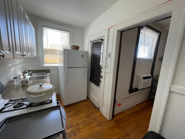 Building Photo - 28W573 Stafford Pl