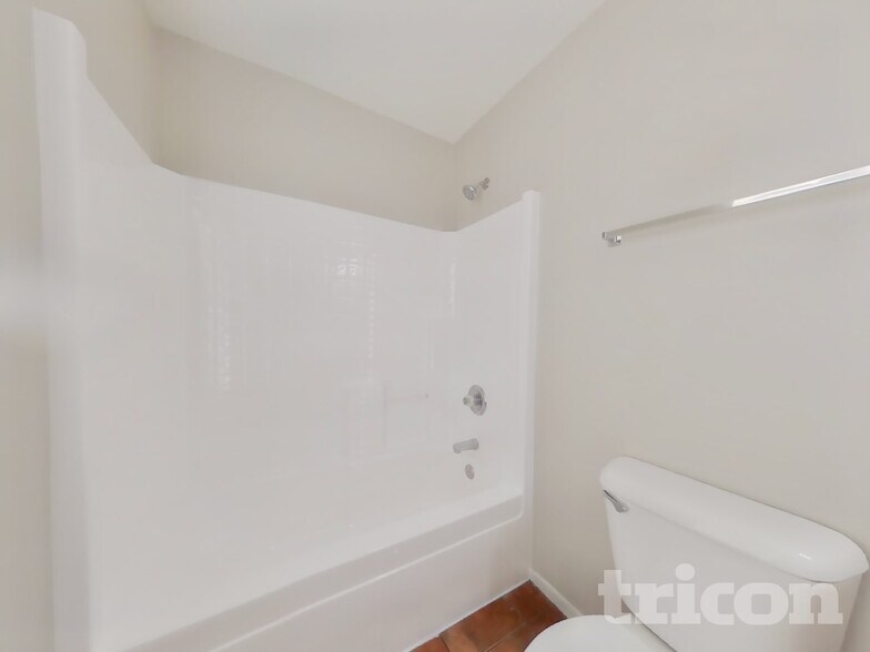 Building Photo - 11519 W Windrose Ave