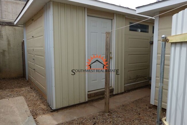 Building Photo - Super cute 2 bedroom 1 bath home