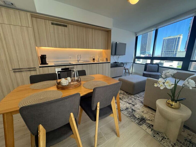 Building Photo - 225 N Miami Ave