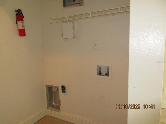 Building Photo - 291 Flower Ln