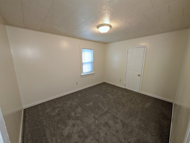 Building Photo - 813 E Pearl St