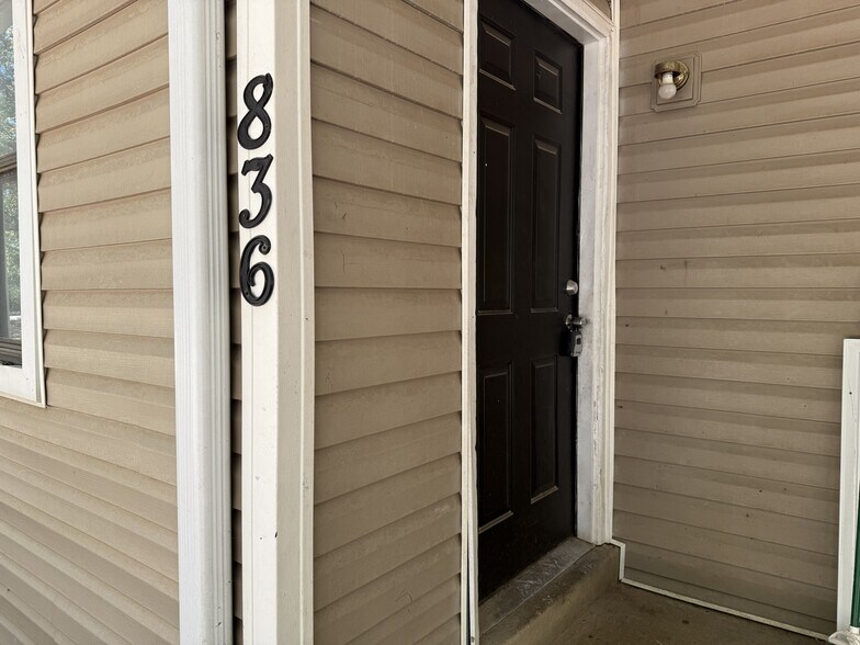 Building Photo - 836 Miller Estates Rd