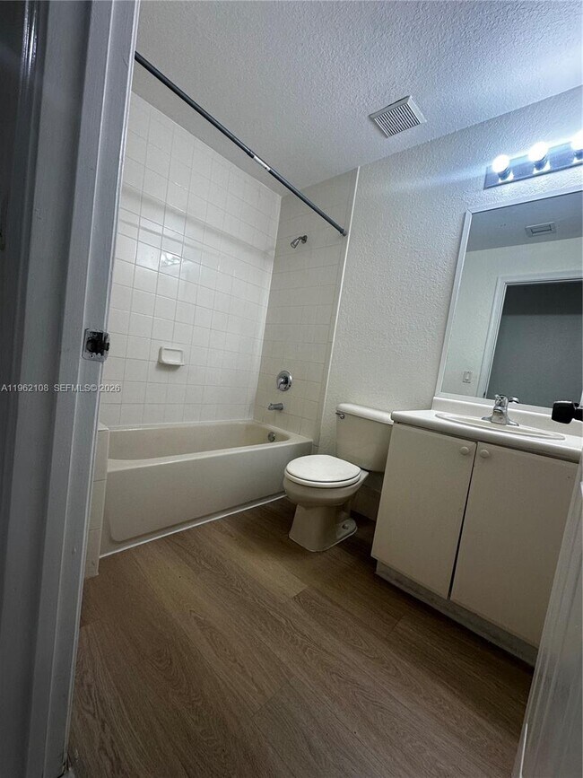 Building Photo - 2912 SE 15th Rd