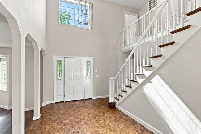 Building Photo - 749 Glenborough Dr
