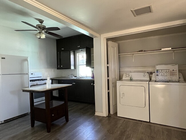 Building Photo - 1 Bedroom for Lease