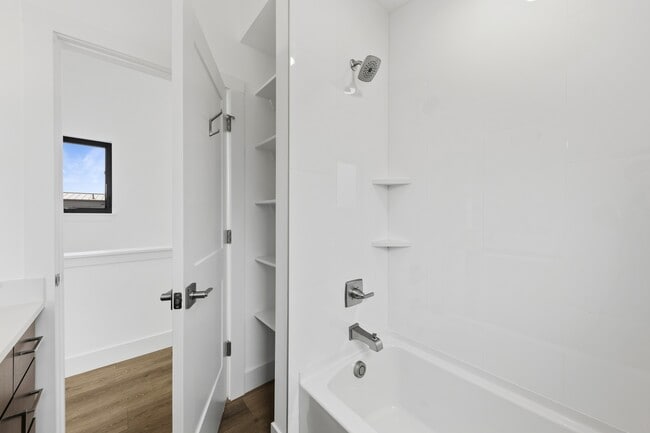 Building Photo - 112 Tavi Trl