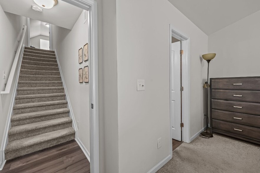 Stairs leading to bonus room - 1405 Amberlight Cir