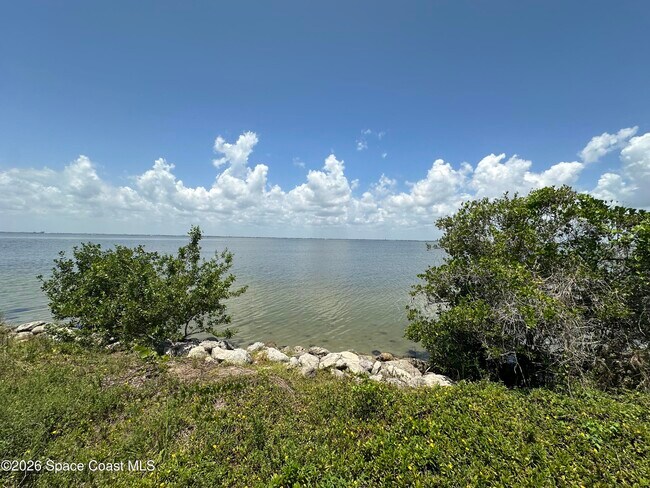 Building Photo - 616 Manatee Bay Dr