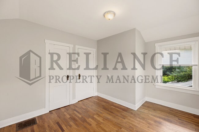 Building Photo - 432 S Osage St