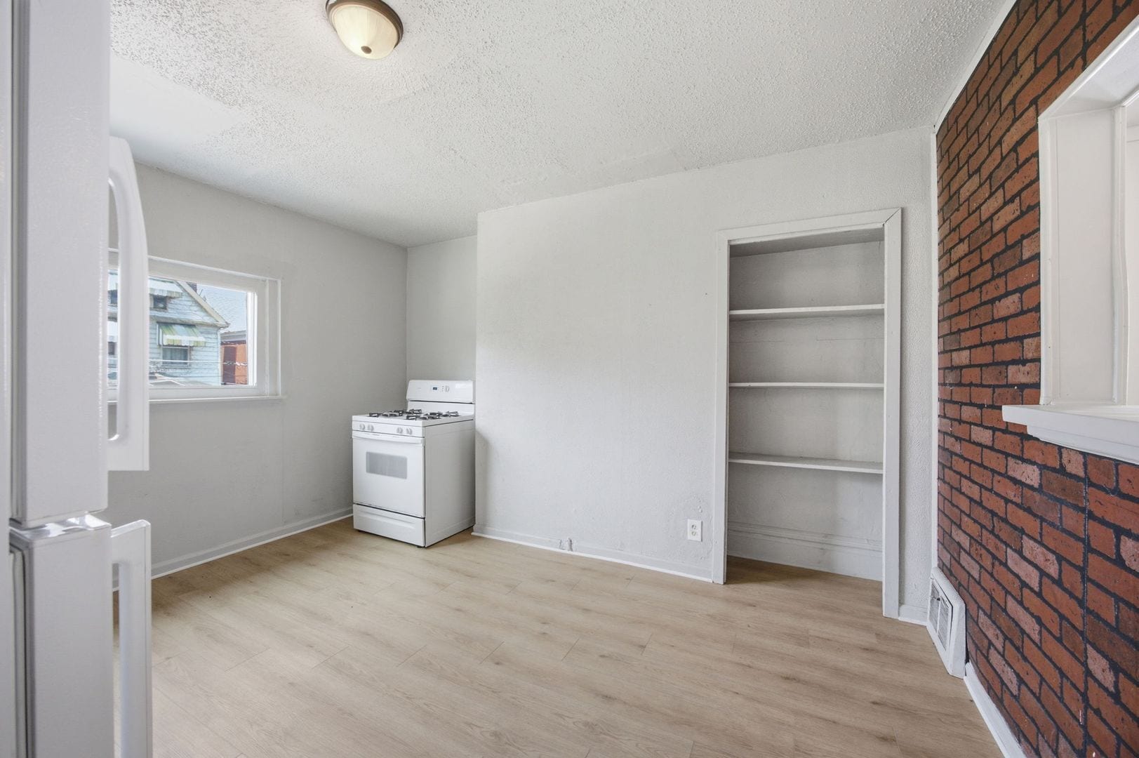 Building Photo - 3032 Merwyn Ave