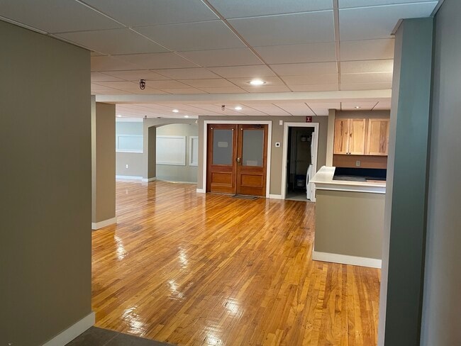 Entrance - Franklin Block Plaza