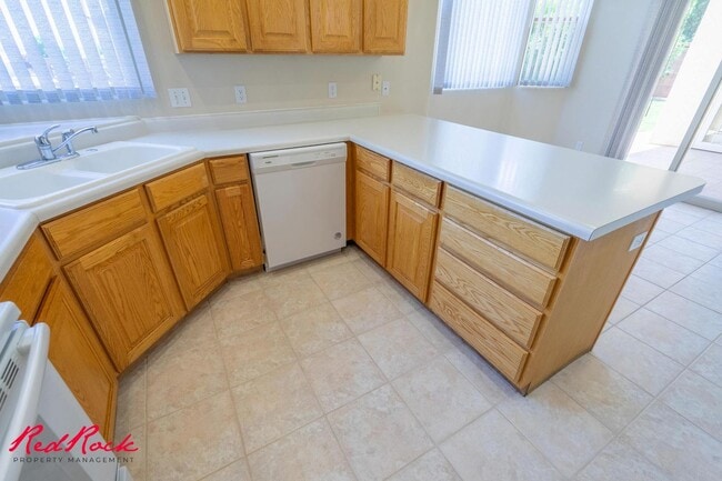 Building Photo - Comfortable 3-bedroom Home. Small Dog Frie...