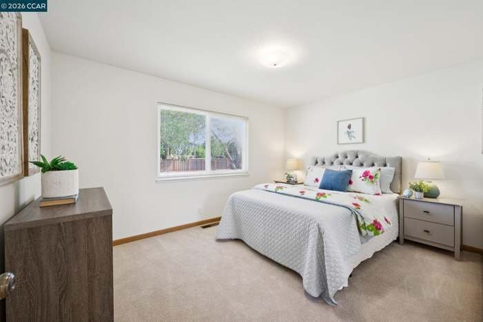 Building Photo - 3114 Santa Paula Dr