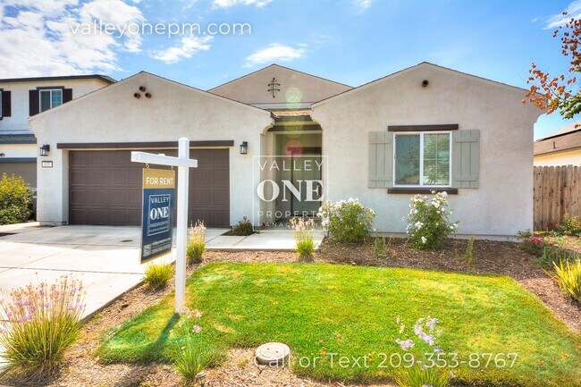 Building Photo - Large Single-Story 4 Bedroom Home in Patterson--has SOLAR!