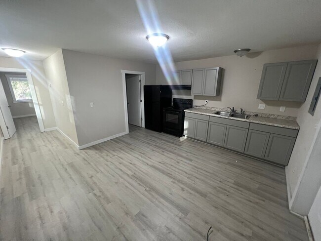 Building Photo - 507 S Scenic Ave