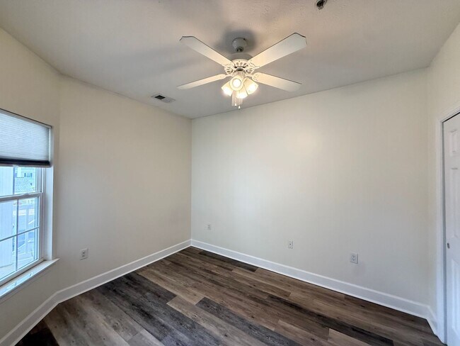 Building Photo - 5011 Harvest Dr