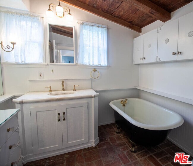 Building Photo - 12056 Laurel Terrace Dr