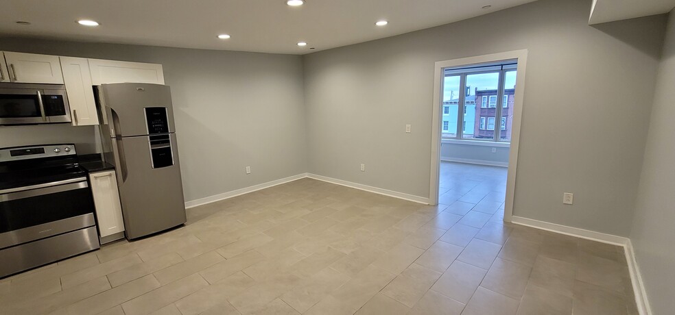 Building Photo - 605 E Girard Ave