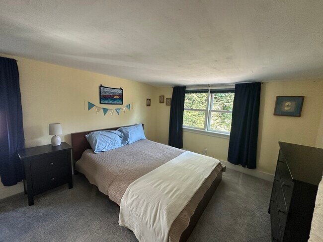 Building Photo - 12 Pearl St