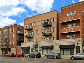 Building Photo - 3917 N Western Ave
