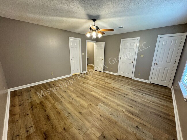 Building Photo - 402 Saddle Creek Dr