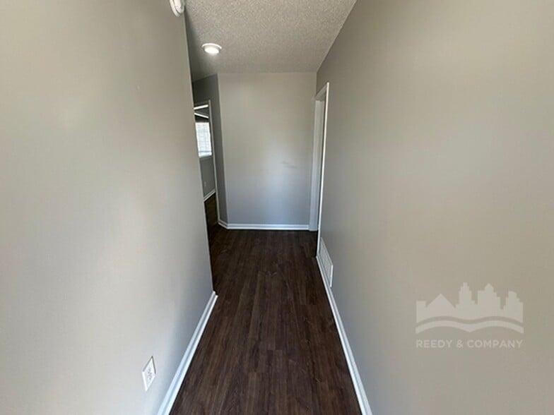 Building Photo - 316 Sparky Cove