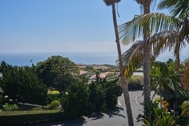 Building Photo - Aqua Vista - Entertainers Playhouse