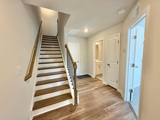 Building Photo - Gorgeous 3BD, 3.5BA Apex Townhome with 1-Car Garage in an HOA Community