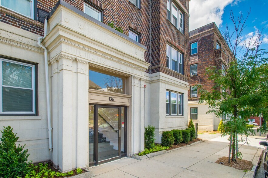 Primary Photo - 136 Highland Ave